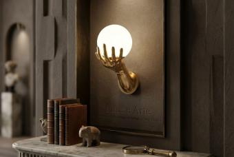 Aplica de perete gold Hand Sphere 